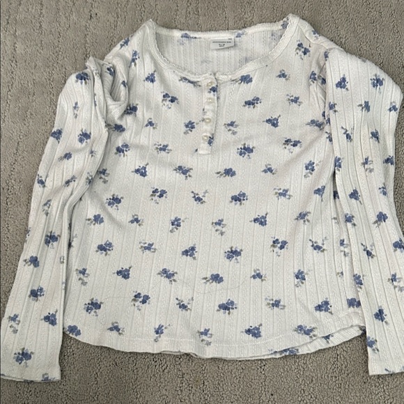 abercrombie kids Tops - abercrombie kids White Long-Sleeve Floral Henley